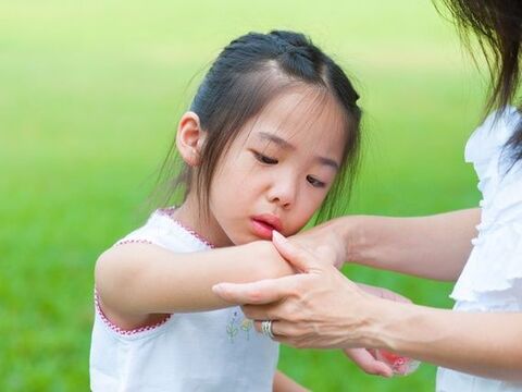 子どもがお友達を噛んでしまった 噛みつきの 原因 と 対処法 暮らしニスタ