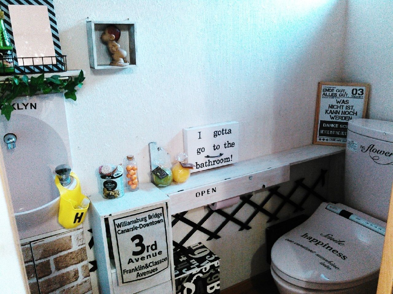 簡単イメチェン セリアのリメイクシートでトイレ壁をリメイク 暮らしニスタ