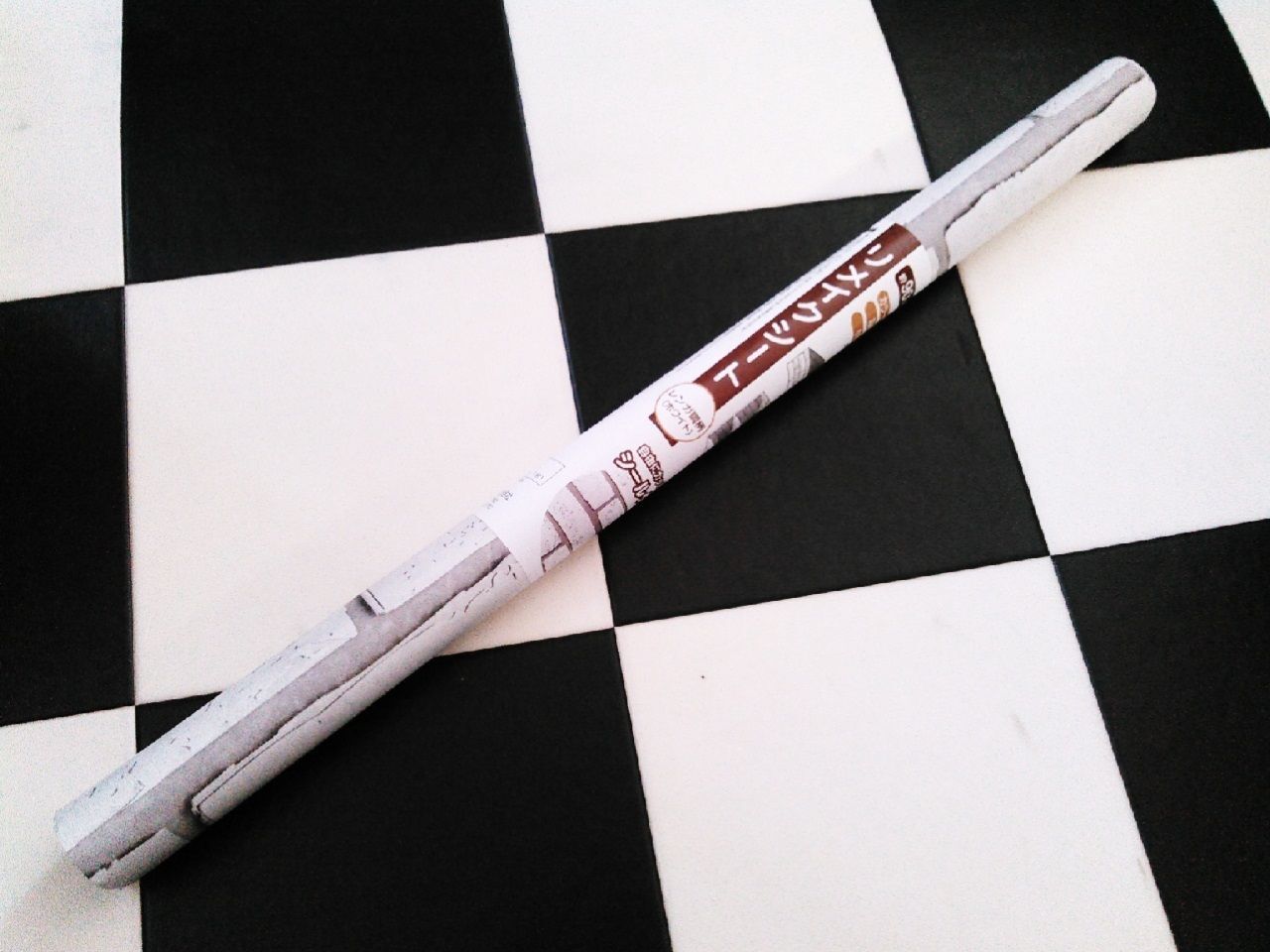 簡単イメチェン セリアのリメイクシートでトイレ壁をリメイク 暮らしニスタ