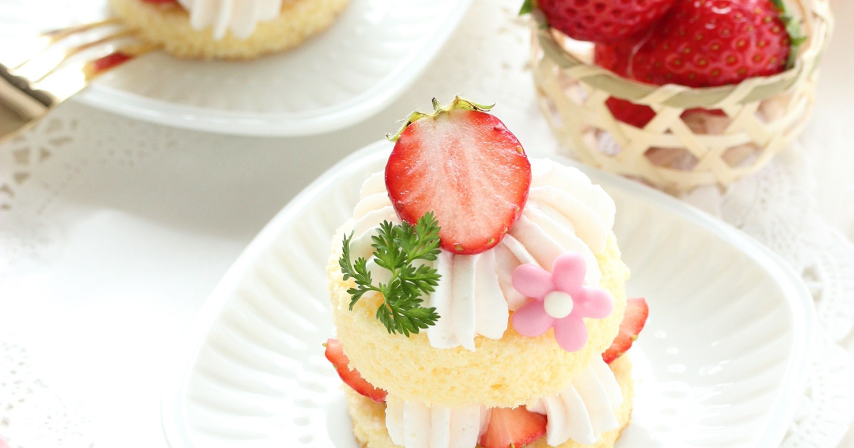 スポンジ生地でプチショートケーキ お花をのせて春のお祝に 暮らしニスタ
