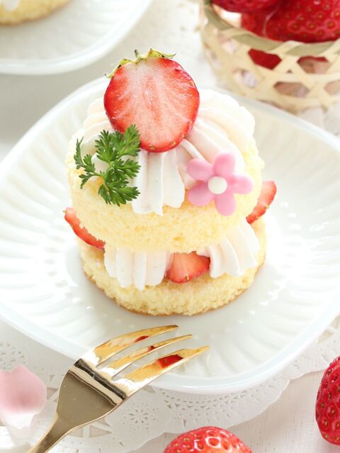 スポンジ生地でプチショートケーキ お花をのせて春のお祝に 暮らしニスタ スポンジ生地でプチショートケーキ お花をのせて春のお祝に 暮らしニスタ