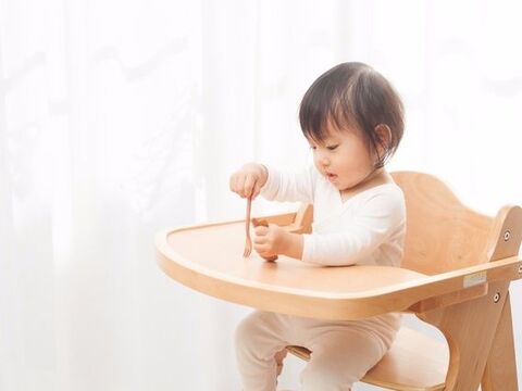 叱ってはダメ いつまで続く 赤ちゃんの遊び食べの時期と上手な対処法とは 暮らしニスタ 叱ってはダメ いつまで続く 赤ちゃんの遊び食べの時期と上手な対処法とは 暮らしニスタ