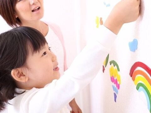 身近にあるもので簡単に シールをきれいに剥がす方法5選 暮らしニスタ 身近にあるもので簡単に シールをきれいに剥がす方法5選 暮らしニスタ