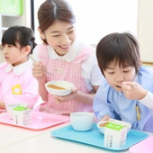 我が子の園でも始まる！？知っておきたいなかよし給食とは？