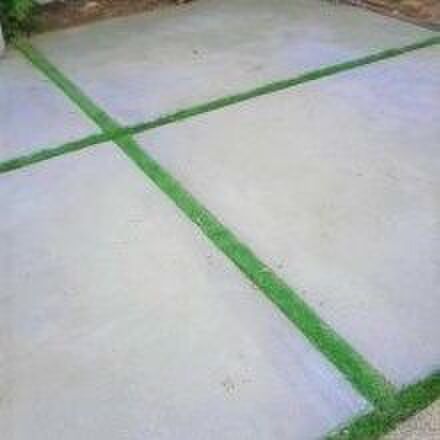 人工芝で 駐車場の目地の手入れをラクに 暮らしニスタ