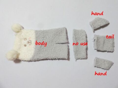 ダイソーの靴下で作る ふわもこ ソックマスコットの作り方 暮らしニスタ ダイソーの靴下で作る ふわもこ ソックマスコットの作り方 暮らしニスタ