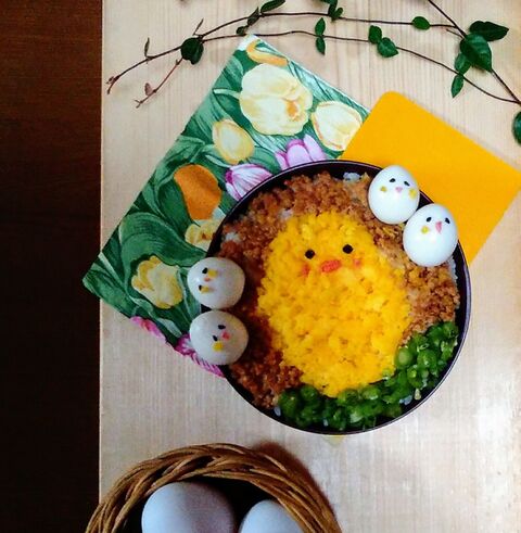 そぼろで作る ひよこ丼ぶり のデコ弁レシピ 暮らしニスタ そぼろで作る ひよこ丼ぶり のデコ弁レシピ 暮らしニスタ
