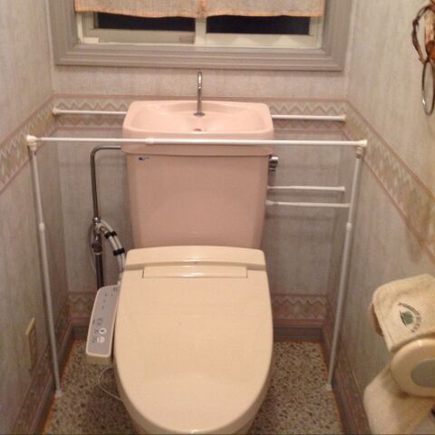 突っ張り棒 カラーボード リメイクシートでタンクレス風トイレdiy 暮らしニスタ 突っ張り棒 カラーボード リメイクシートでタンクレス風トイレdiy 暮らしニスタ