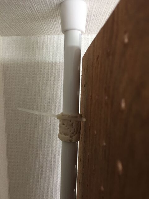 壁に穴が開かない有孔ボードの取り付け方 暮らしニスタ