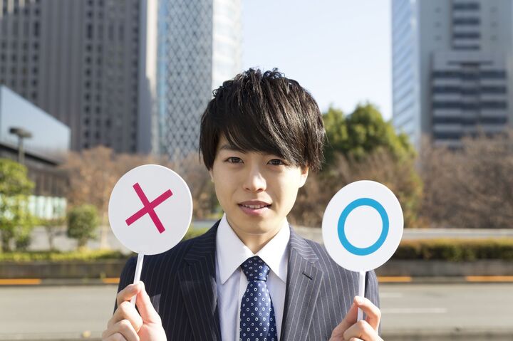 男性100人に調査!電車内で化粧をする女性、あり?なし?