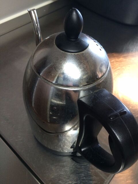 劇的改善 電器ケトルのしつこい汚れをピカピカにしたお掃除ワザ 暮らしニスタ 劇的改善 電器ケトルのしつこい汚れをピカピカにしたお掃除ワザ 暮らしニスタ