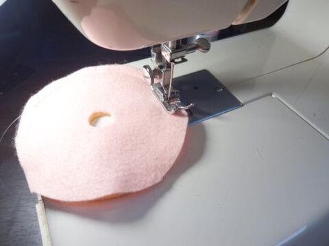 フェルトで遊ぼう フェルトドーナツの作り方 プレーンドーナツver 暮らしニスタ