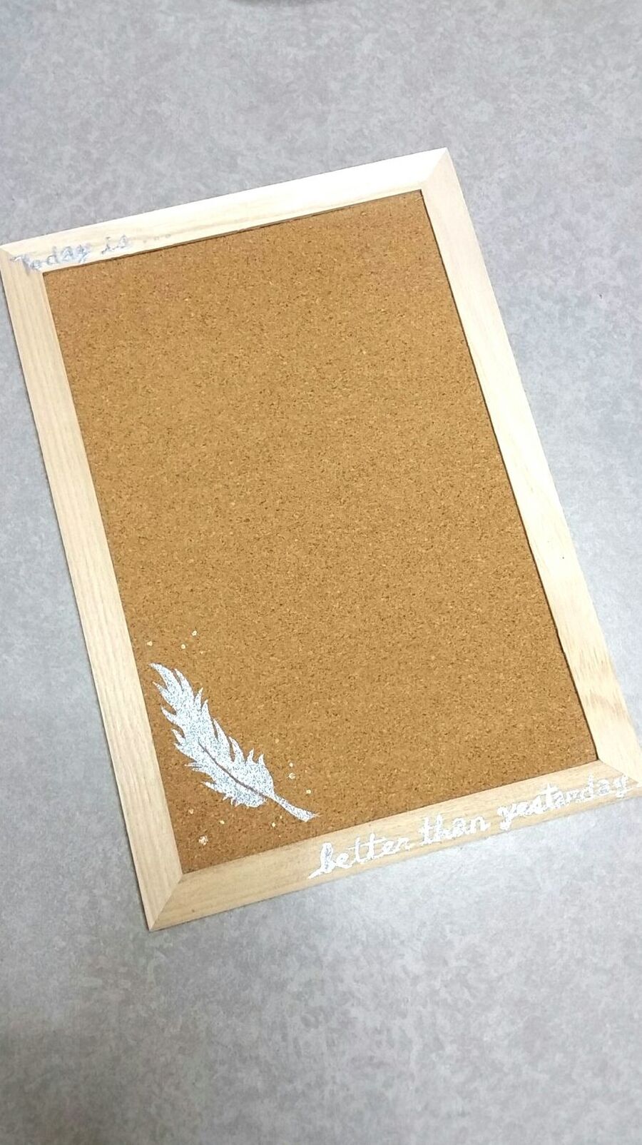 100均のコルクボード使用 お好きな絵柄をアクリル絵の具で 暮らしニスタ