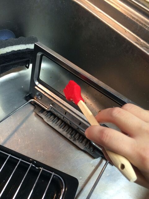 魚焼きグリルをセスキ炭酸ソーダのエコ掃除でピカピカに 暮らしニスタ 魚焼きグリルをセスキ炭酸ソーダのエコ掃除でピカピカに 暮らしニスタ