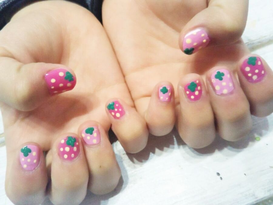 春休みに 100均ネイルで簡単 子供とお揃いイチゴネイル 暮らしニスタ 春休みに 100均ネイルで簡単 子供とお揃いイチゴネイル 暮らしニスタ