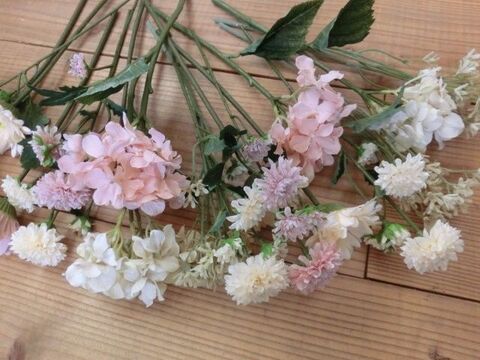 100均フェイクを花束に 冬色から春色カラーのフライングブーケ 暮らしニスタ 100均フェイクを花束に 冬色から春色カラーのフライングブーケ 暮らしニスタ