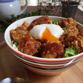 たれ漬け唐揚げ丼温玉乗せ♪で唐揚げ専門店っぽく