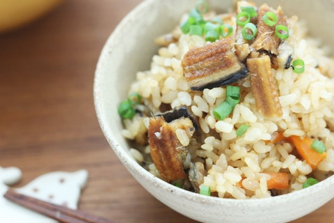 炊き込みご飯の味付けはめんつゆを使えば超簡単 おいしいレシピもご紹介 暮らしニスタ