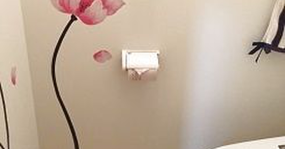 トイレを100均お花ステッカーでお花畑に 暮らしニスタ
