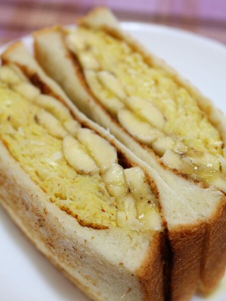 春キャベツtoバナナのホットサンドイッチ。