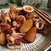 プリっぷり♪ヒイカと里芋の煮付け