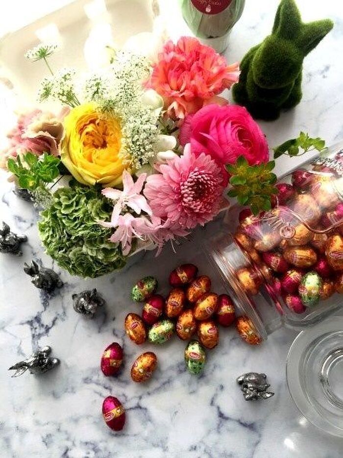 イースターの食卓が華やぐ♪卵パックに生けたお花たち