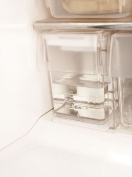 洗剤を使わず、冷蔵庫の製氷機の掃除方法。