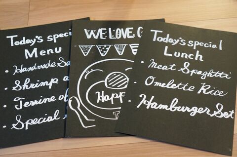 100均ウッドフレームと厚紙で簡単 黒板メニュー風ボード 暮らしニスタ