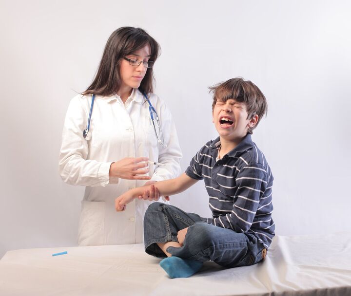 爆笑!注射嫌いな子どもの面白すぎるリアクション