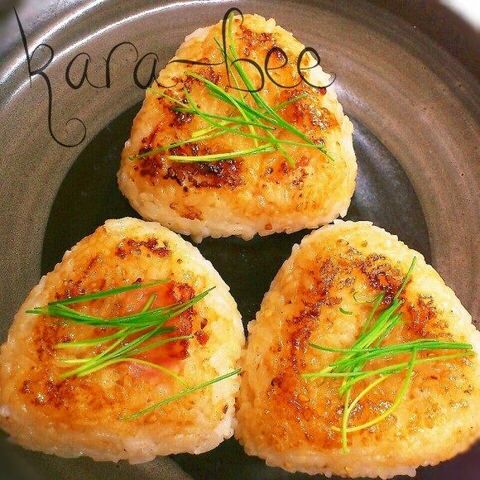 qにも 絶品 焼肉のタレで胡麻ベーコン焼きおにぎり 暮らしニスタ qにも 絶品 焼肉のタレで胡麻ベーコン焼きおにぎり 暮らしニスタ