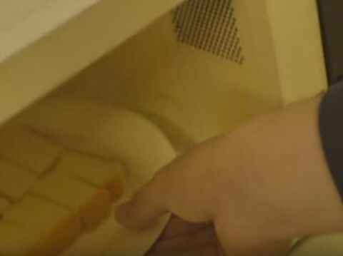 裏技レシピ 簡単 レンチンで食パンラスクを作る方法 暮らしニスタ