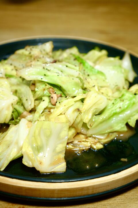 あっという間に出来ちゃう 春キャベツの塩辛バター炒めのレシピ 暮らしニスタ