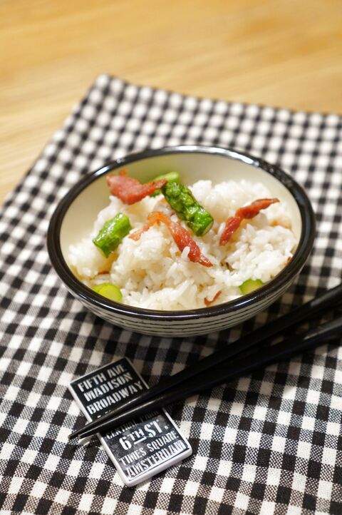 味付けは塩だけ 激ウマ アスパラベーコンの混ぜご飯 暮らしニスタ