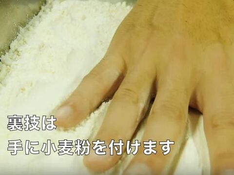裏技 やり方を変えるだけ トンカツの衣がはがれにくくなる方法 暮らしニスタ