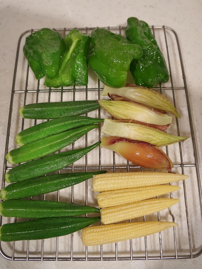 水分の少ない野菜から順に揚げます。