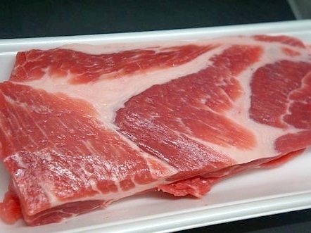 １．豚肉を用意。