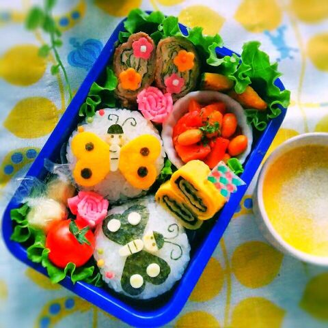 キャラ弁 蝶々が飛んでいます おにぎり弁当 暮らしニスタ キャラ弁 蝶々が飛んでいます おにぎり弁当 暮らしニスタ