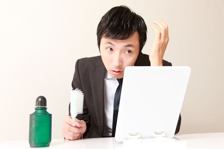 かわいそうだけど笑っちゃう…うちの夫の「涙ぐましいハゲ対策」