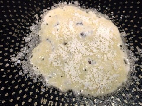 バジルとたっぷりトマトでイタリアンなまぜそば チーズガレット添え 暮らしニスタ