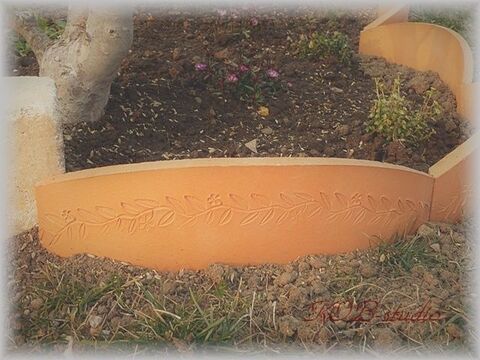 洋瓦を使った花壇の造り方 暮らしニスタ 洋瓦を使った花壇の造り方 暮らしニスタ