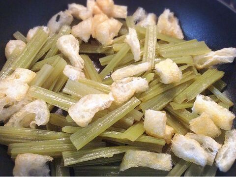 秋田ふきの 風味を楽しむ 簡単炒め 暮らしニスタ