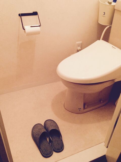 子供のトイレの踏み台を100均のコレで代用 暮らしニスタ 子供のトイレの踏み台を100均のコレで代用 暮らしニスタ