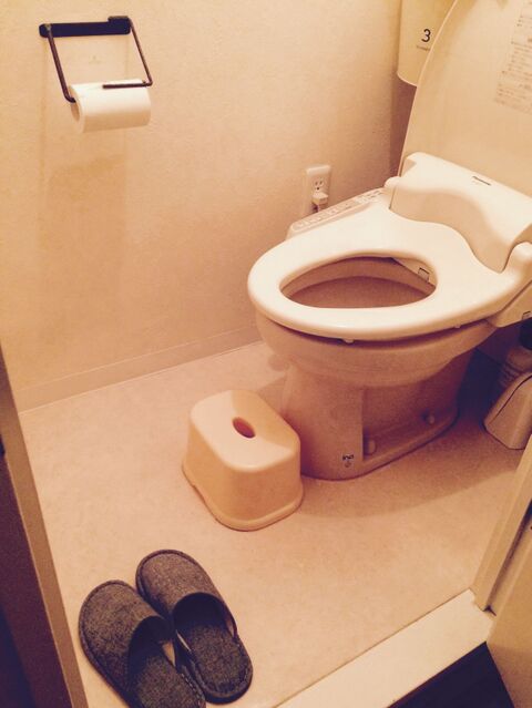 子供のトイレの踏み台を100均のコレで代用 暮らしニスタ 子供のトイレの踏み台を100均のコレで代用 暮らしニスタ
