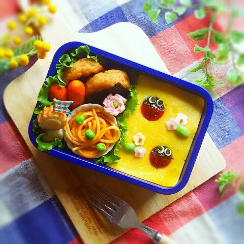 キャラ弁 穴開き卵で簡単 てんとう虫オムライス 暮らしニスタ キャラ弁 穴開き卵で簡単 てんとう虫オムライス 暮らしニスタ