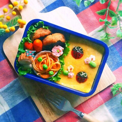 キャラ弁 穴開き卵で簡単 てんとう虫オムライス 暮らしニスタ キャラ弁 穴開き卵で簡単 てんとう虫オムライス 暮らしニスタ