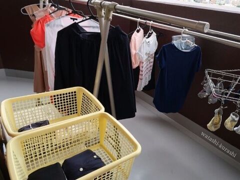 8年間愛用しているダイソーのカゴは何かと便利 パジャマ入れから洗濯物 散乱物の片づけまで 暮らしニスタ 8年間愛用しているダイソーのカゴは何かと便利 パジャマ入れから洗濯物 散乱物の片づけまで 暮らしニスタ