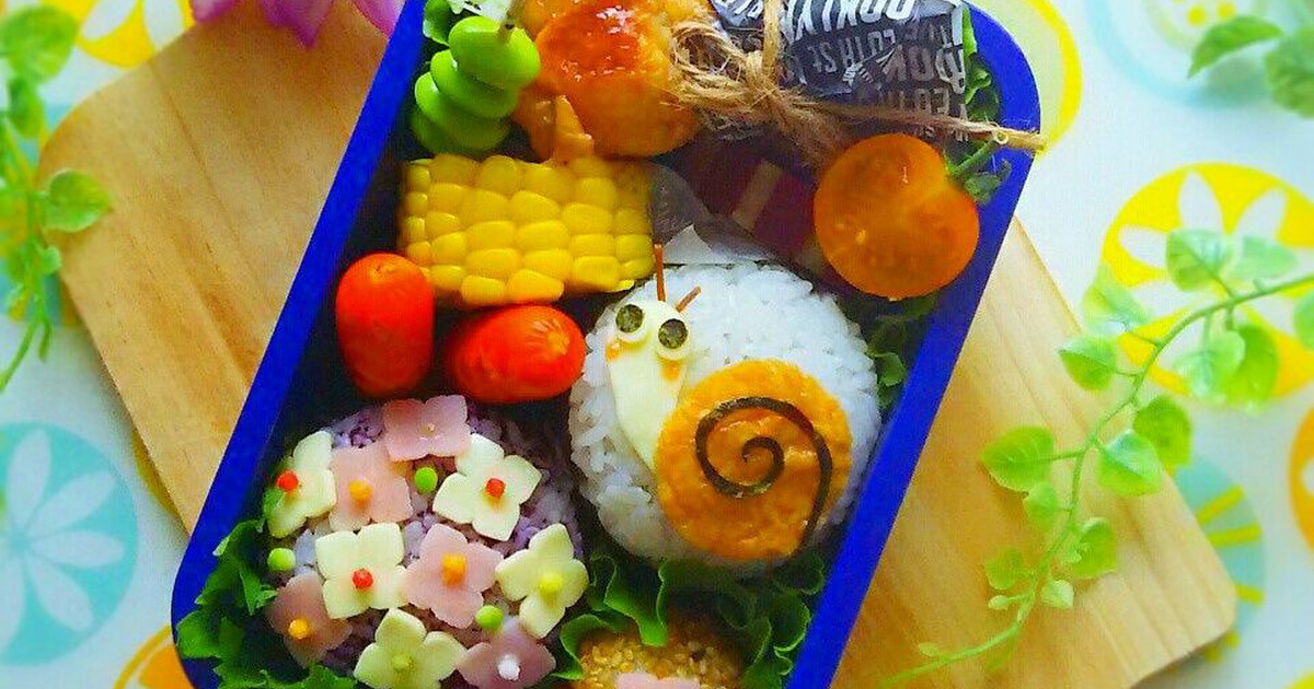 キャラ弁 簡単のせるだけシリーズ 梅雨のかたつむりおにぎり弁当 料理のレシピや作り方 暮らしニスタ