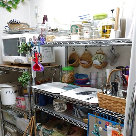 スチール棚を雑貨屋さん風にレイアウト キッチンが機能的 おしゃれに 暮らしニスタ スチール棚を雑貨屋さん風にレイアウト キッチンが機能的 おしゃれに 暮らしニスタ
