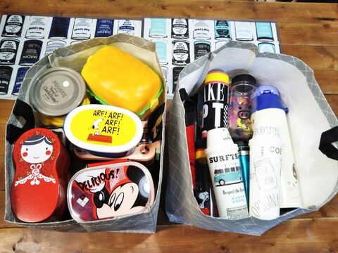 かさばるお弁当箱 水筒がスッキリ セリアの新聞ストッカーで一まとめ収納 暮らしニスタ