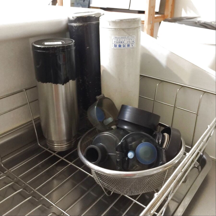 開けて入れるだけ 水筒の収納 暮らしニスタ